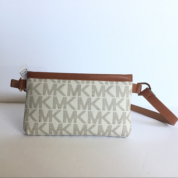 Michael Kors Handbags - Michael Kors MK Signature Fanny Wallet Belt Bag M